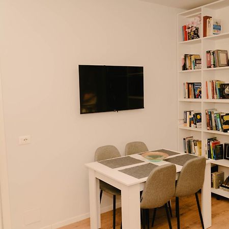 Studio Flat In Heart Of 티라나 외부 사진