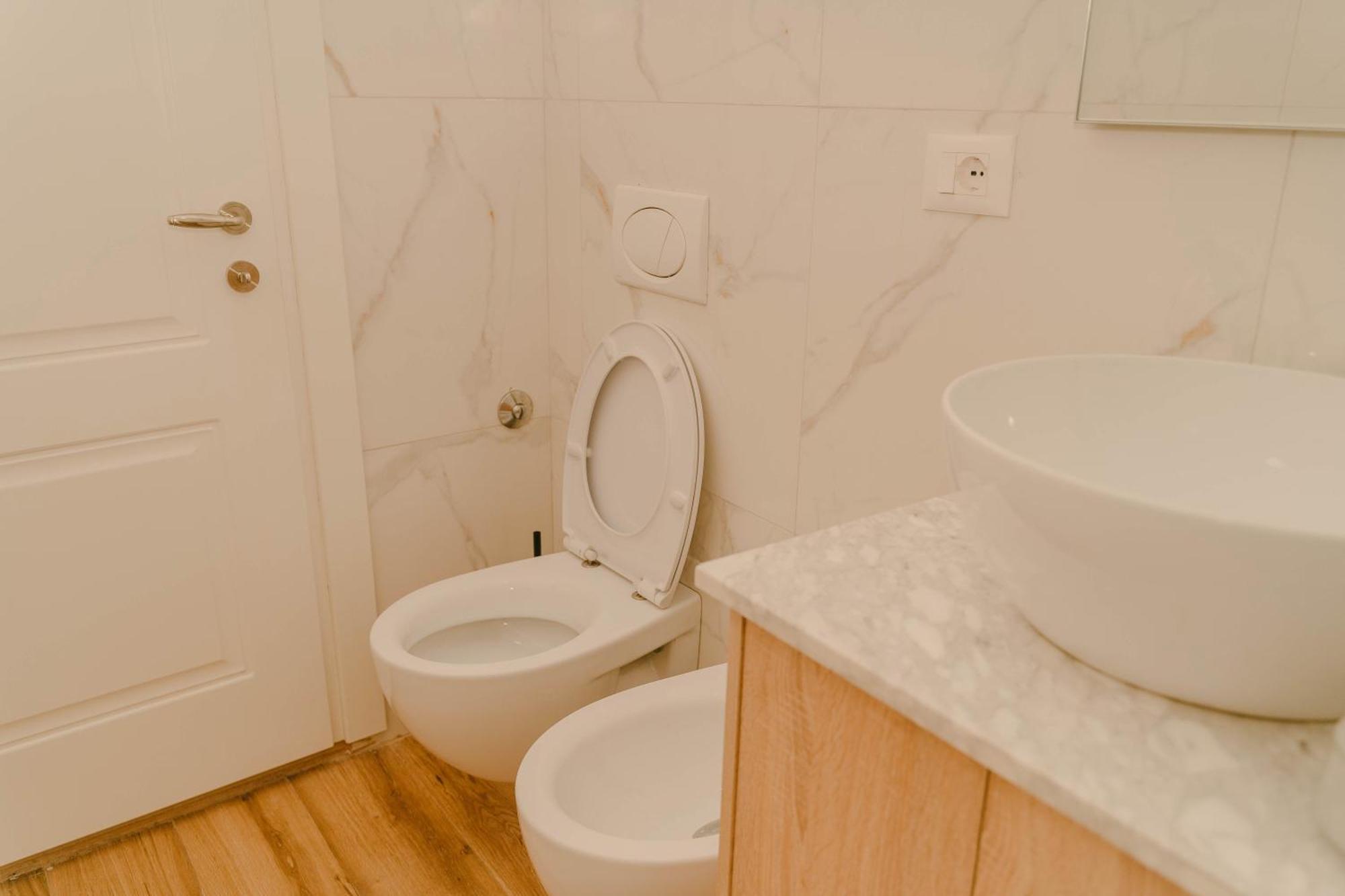 Studio Flat In Heart Of 티라나 외부 사진