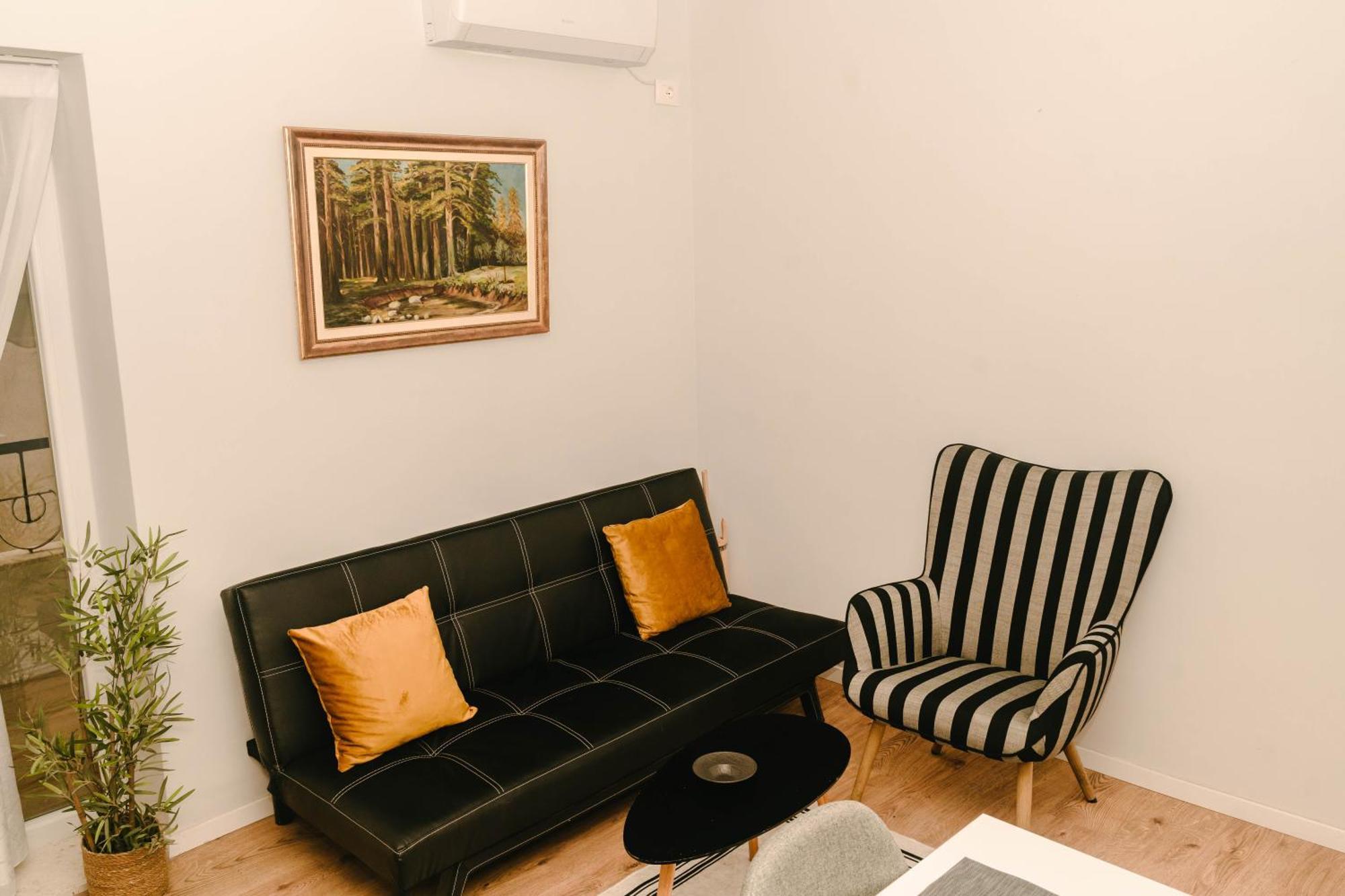 Studio Flat In Heart Of 티라나 외부 사진