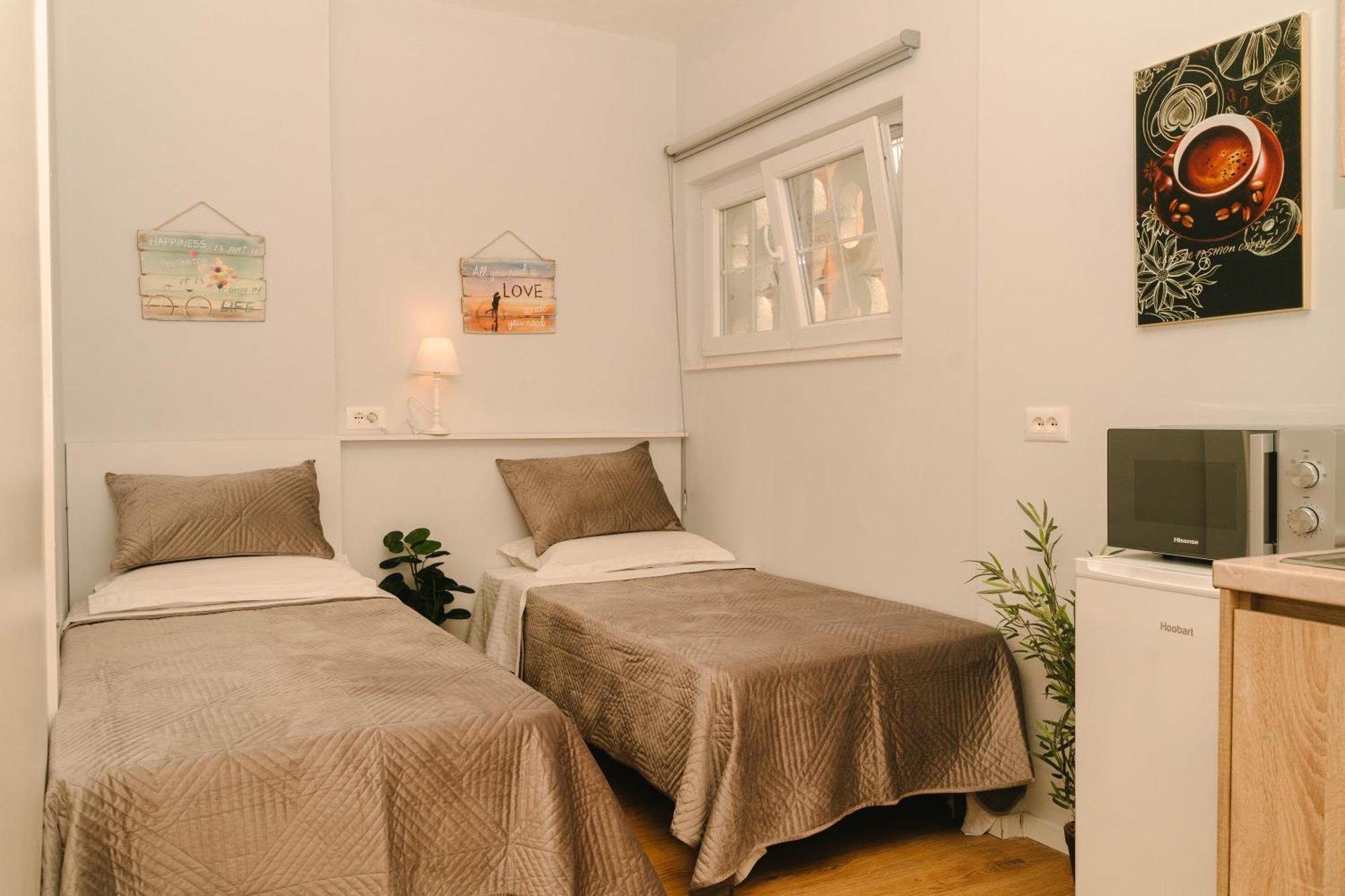 Studio Flat In Heart Of 티라나 외부 사진