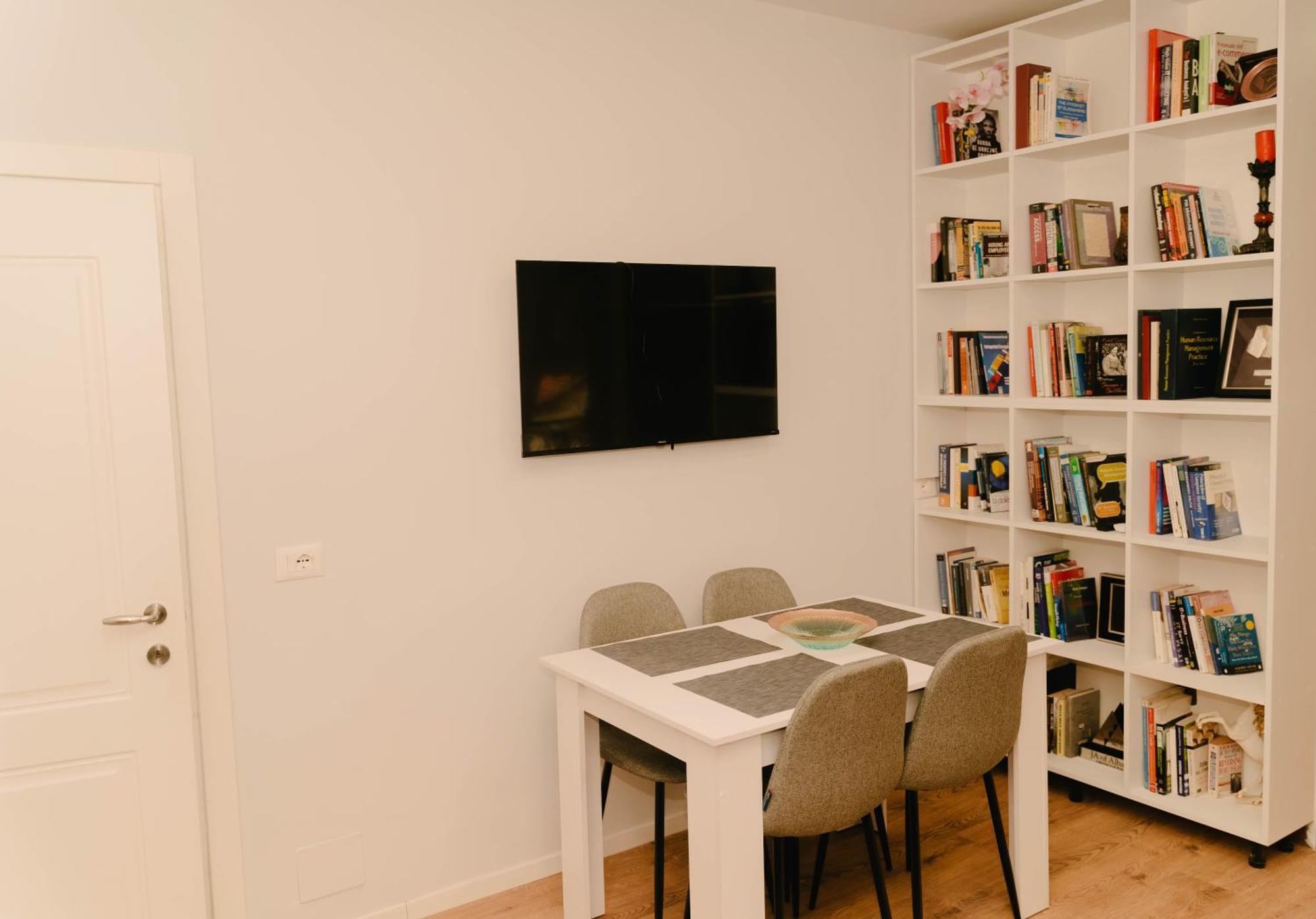 Studio Flat In Heart Of 티라나 외부 사진