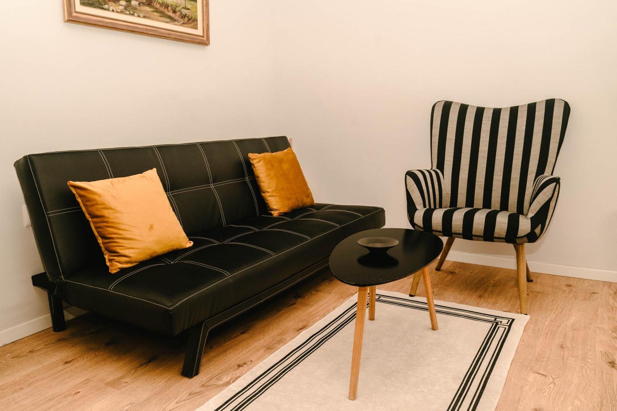 Studio Flat In Heart Of 티라나 외부 사진