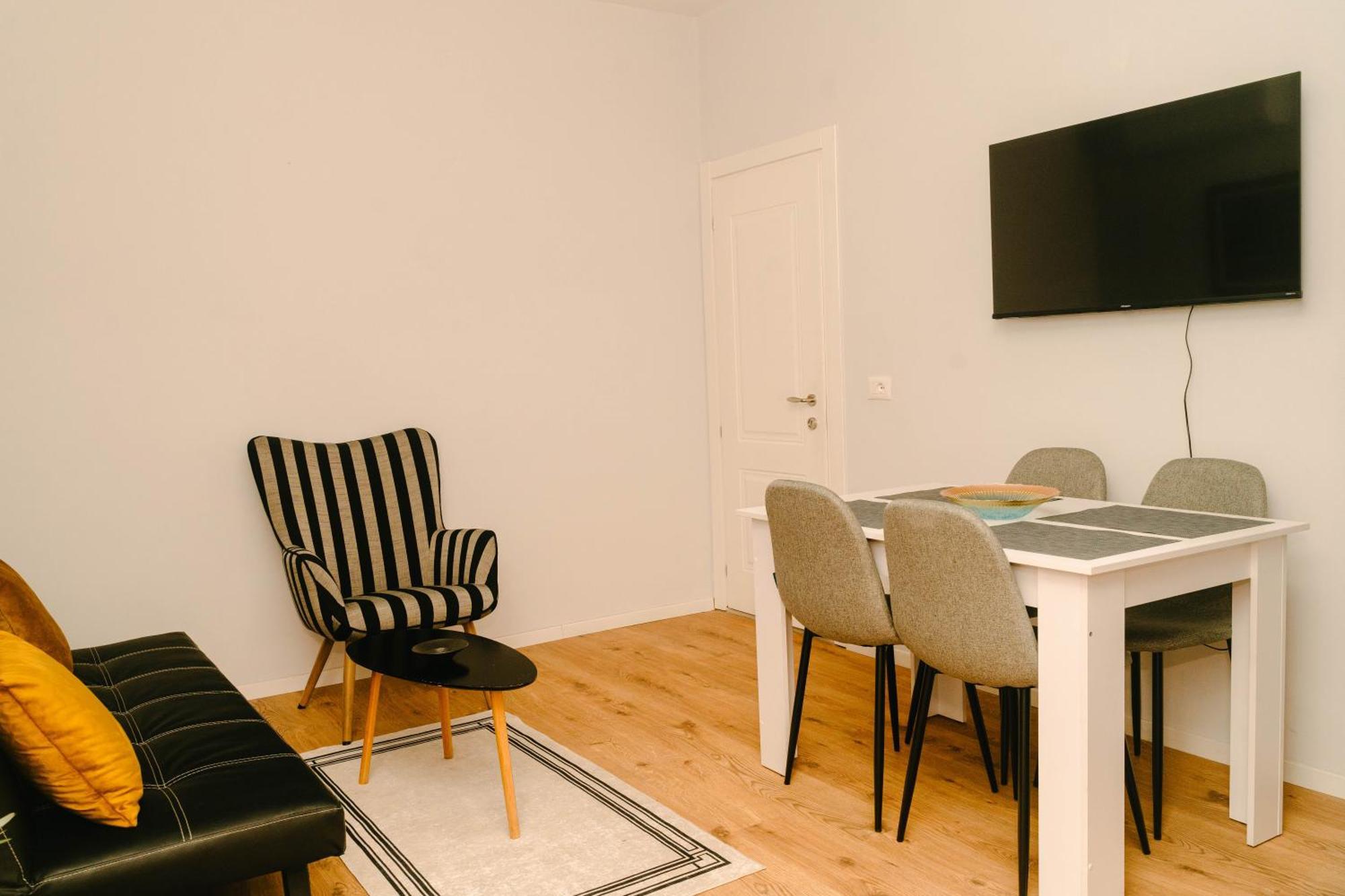 Studio Flat In Heart Of 티라나 외부 사진